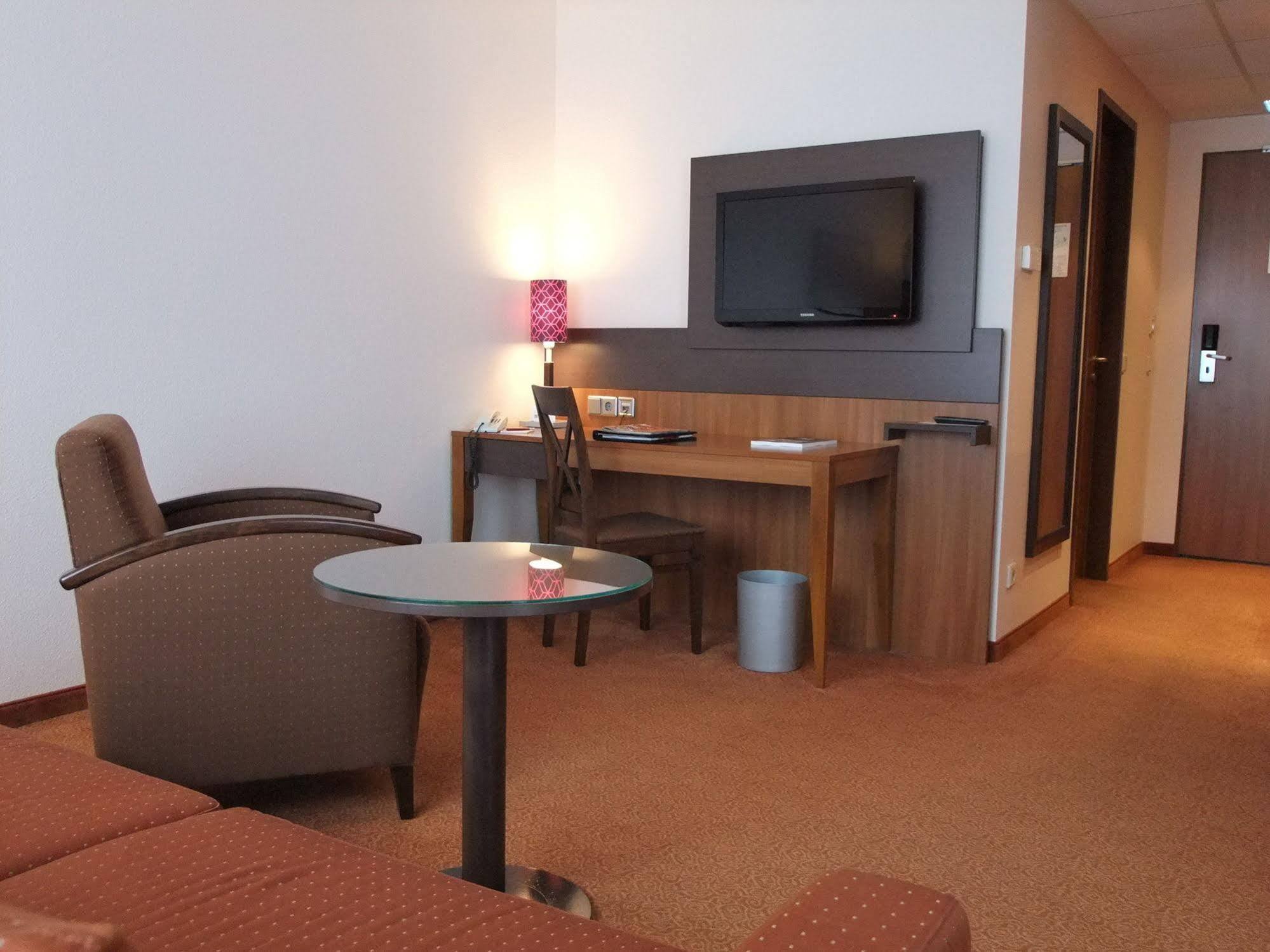 Dorint Hotel Am Dom Эрфурт Экстерьер фото